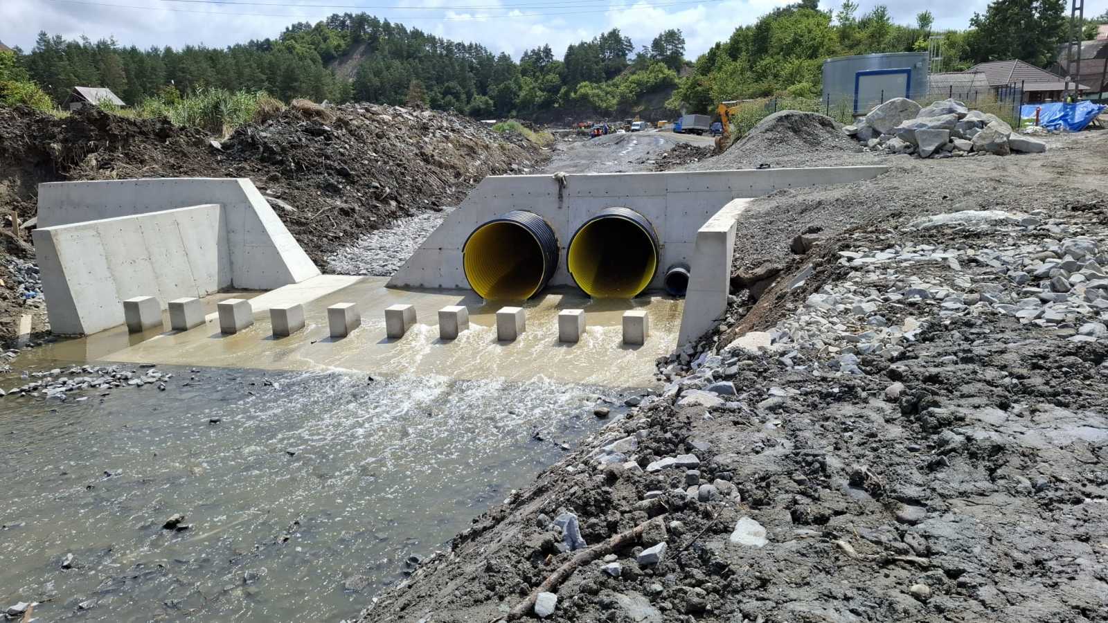 Bevezették a patakvizet a csövekbe | Fotó: Maszol