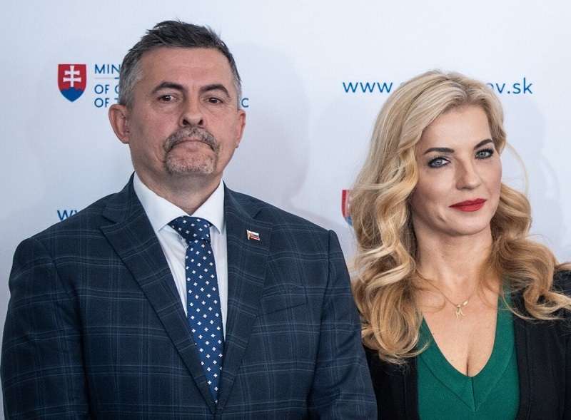 Lukáš Machala, a szlovák kulturális tárca hivatalvezetője Martina Šimkovičová miniszter társaságában | Fotó: SME/Jozef Jakubčo