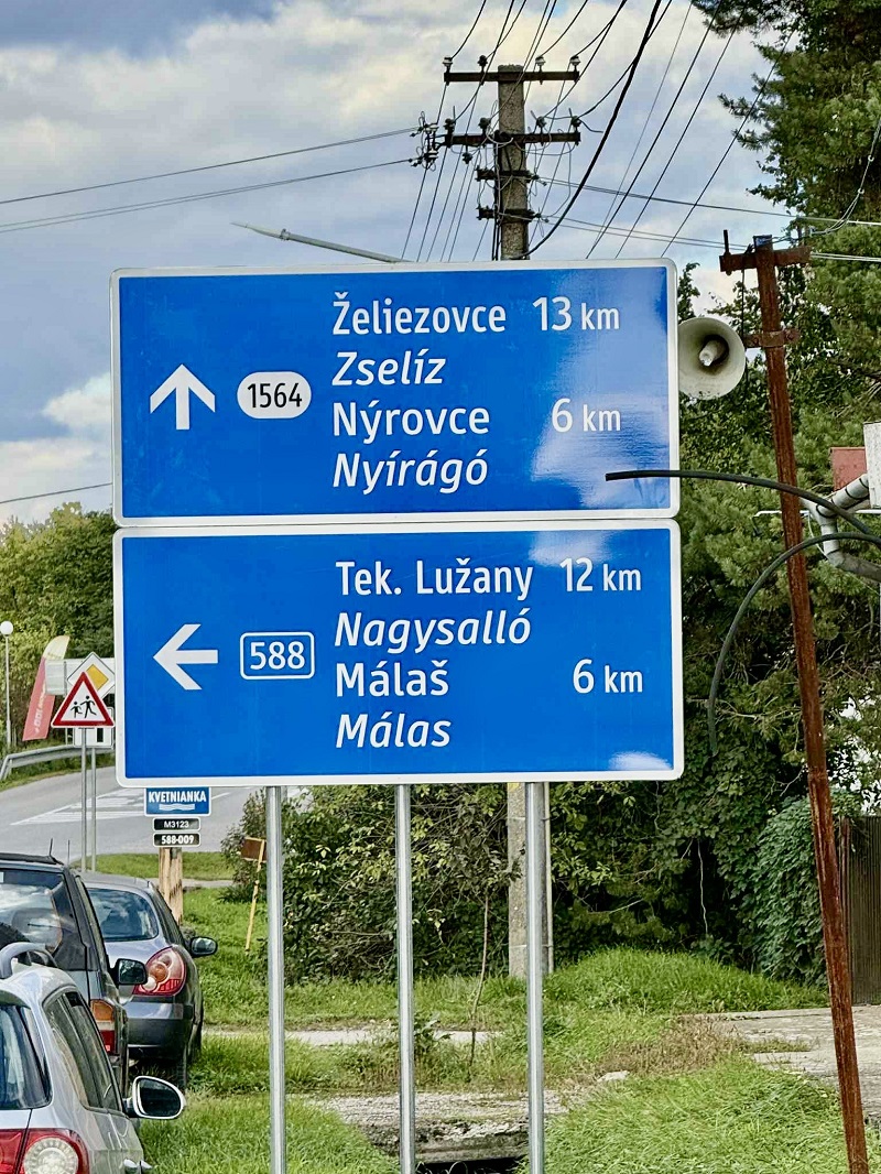 A Mahala által kifogásolt kétnyelvű tábla l Fotó: Farkas Attila