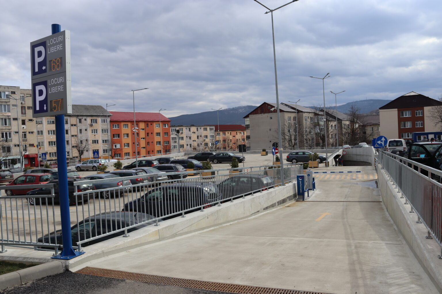 Ezentúl új szabályok szerint lehet parkolni a megyei kórháznál | Fotó: Kulcsár Mária