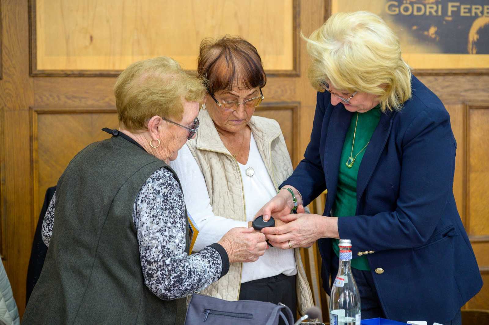 Sepsiszentgyörgyön már több mint száz ember használja a gondosórát | Fotó: Sepsiszentgyörgy Önkormányzata