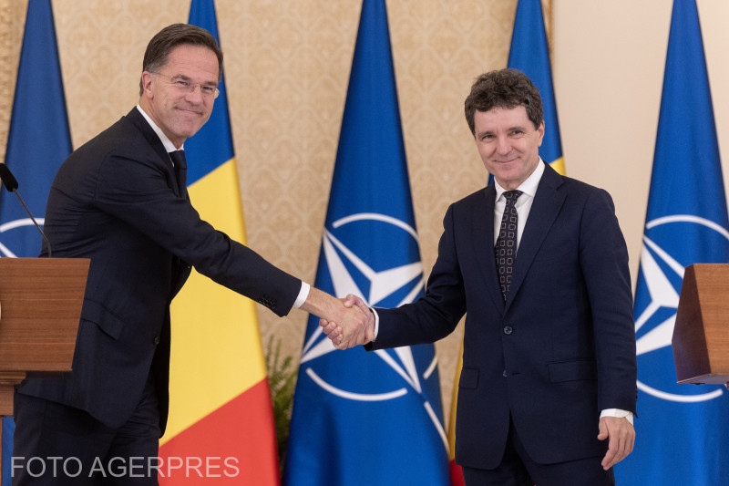 Mark Rutte NATO-főtitkár sajtótájékoztatón a román államfővel. | Fotó: Agerpres