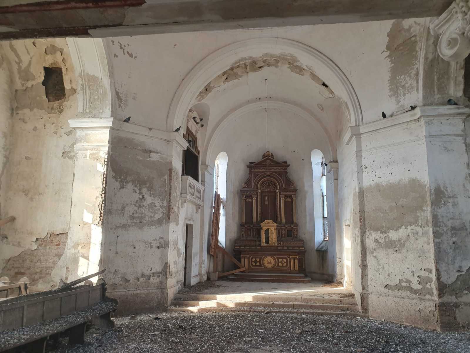 Szomorú látványt nyújt a templom belső tere | A szerző felvétele