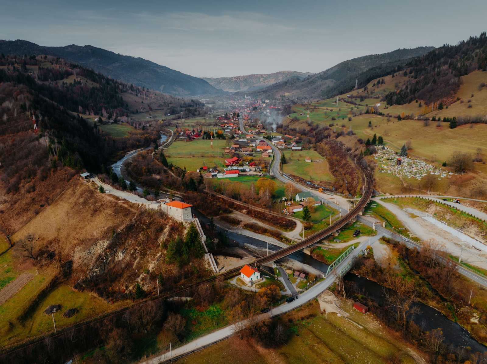Egyedülálló látványosságokat rejt a gyimesi völgy és a Rákóczi-vár környéke. | Fotó: Teutsch Tamás