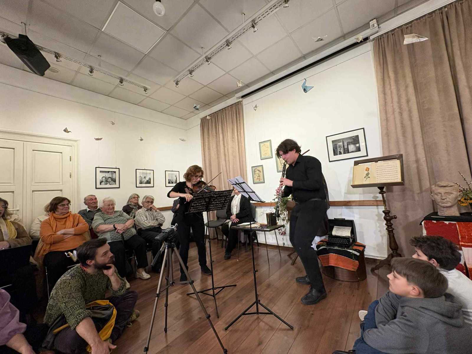 Dénes Anna hegedűművész, Zsigabá egykori tanítványa és Hatházi Tamás unokája. Fotó: a szerző felvétele