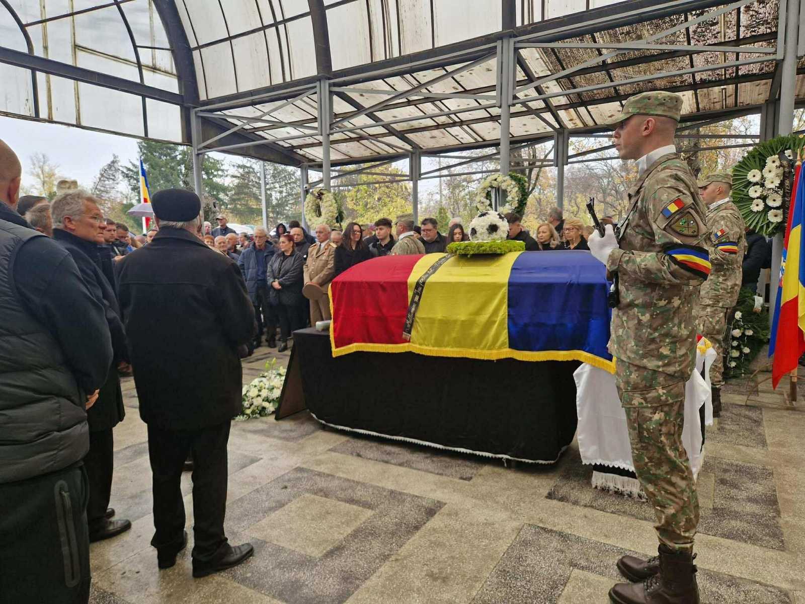 Katonai tiszteletadással temették el Jenei Imrét | Fotó: Facebook/Szabó József