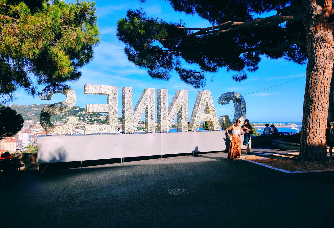 Felirat, amit mindenki elölről akar látni, pedig hátulról őszintébb | Fotó: Szász Csaba