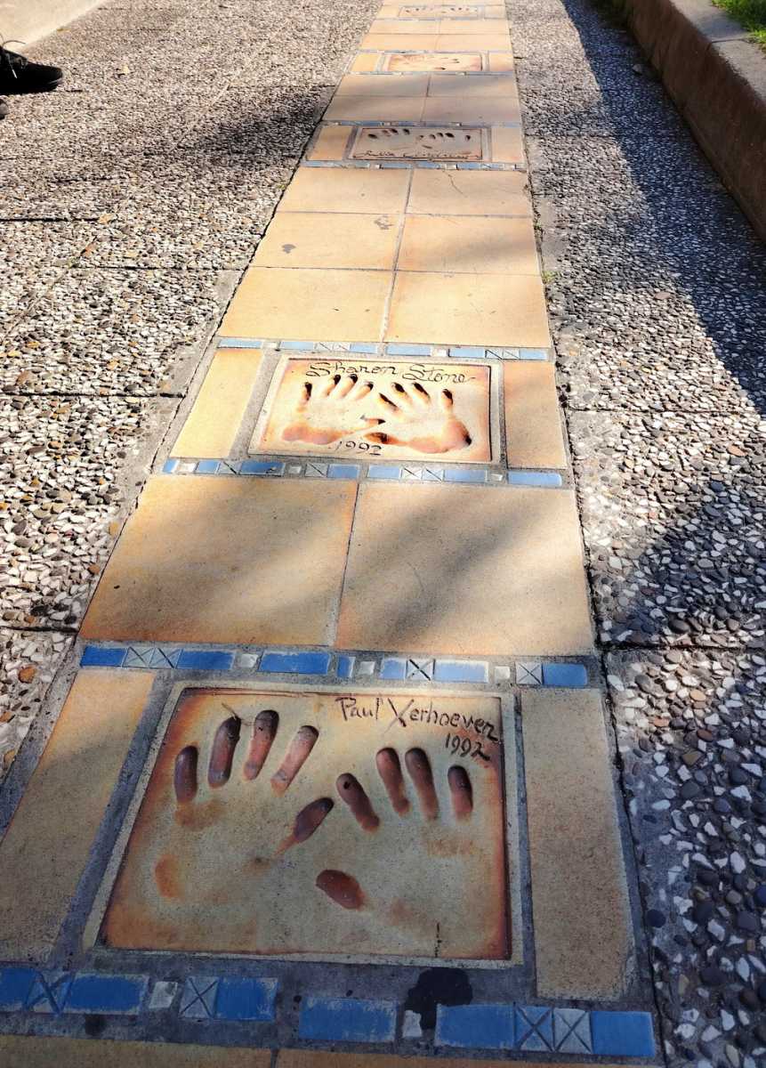 A filmvilág ujjlenyomatai a város kövén – örökre premierben | Fotó: Szász Csaba