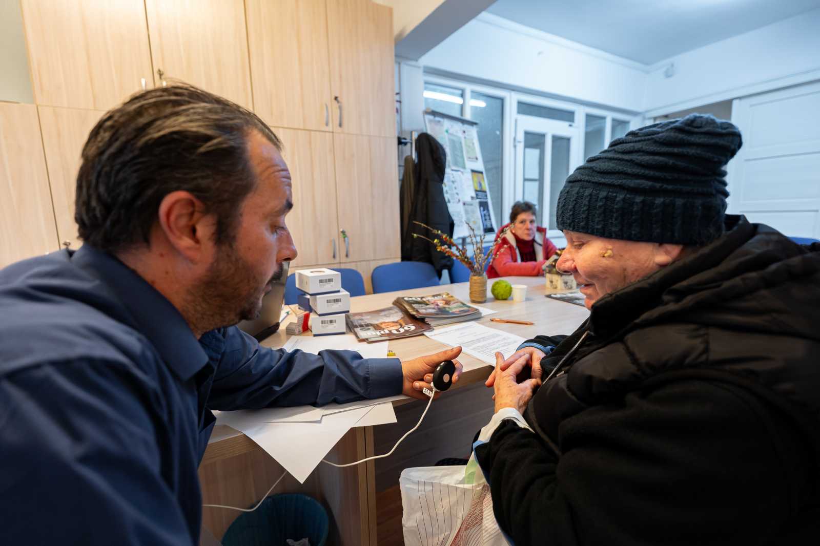 A hétvégi eseményen 31 idős ember vette át a gondos órát | Fotó: Sepsiszentgyörgy Önkormányzata