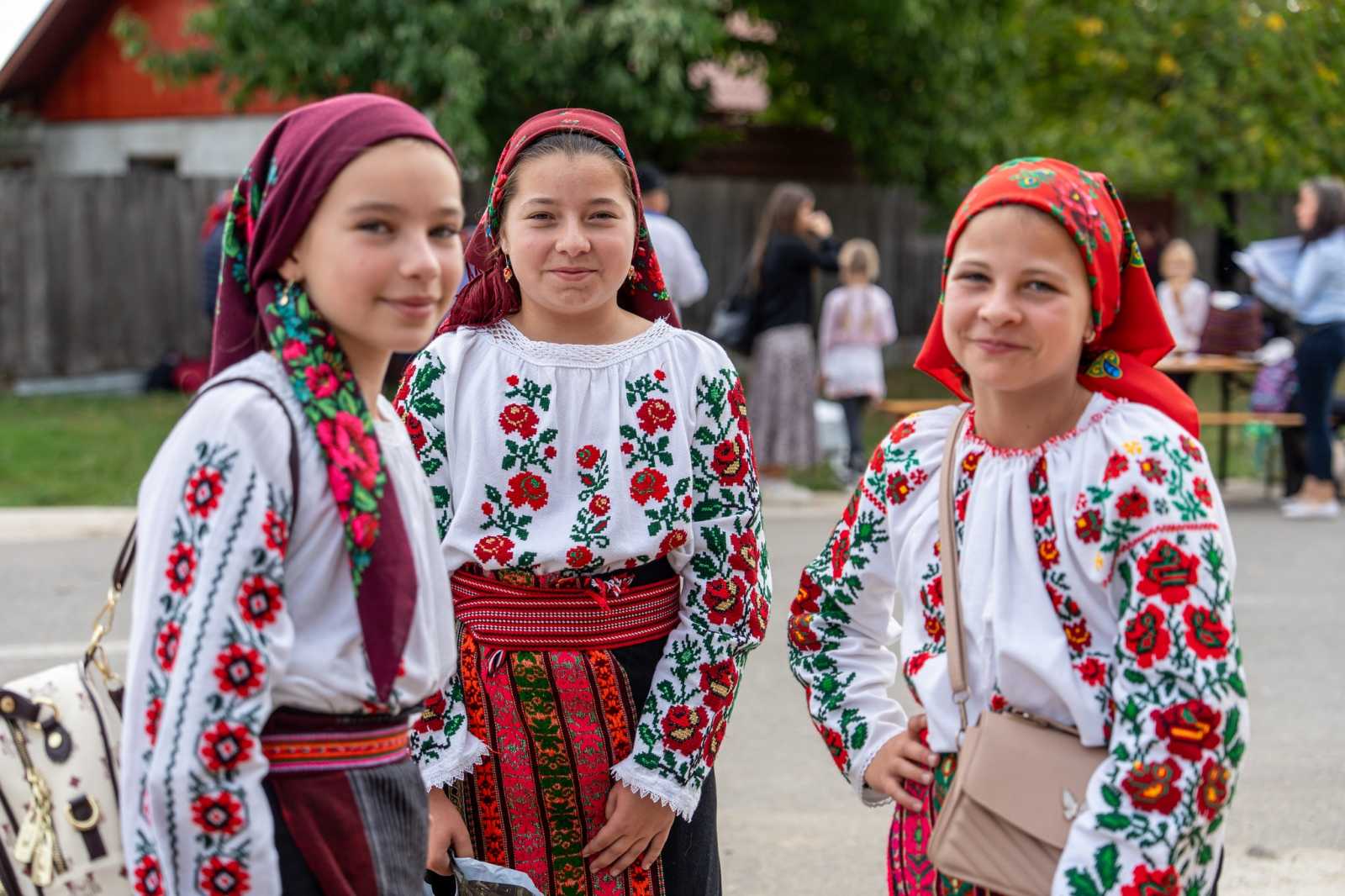 Középpontban a fiatalok. | Fotó: Moldvai Csángómagyarok Szövetsége