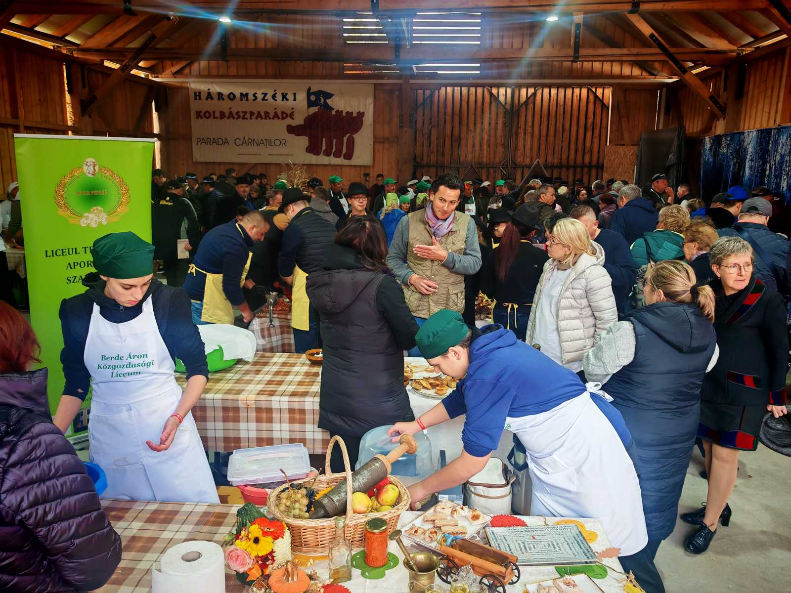 Megtelt a Mikes birtok csűrje | A szerző felvételei