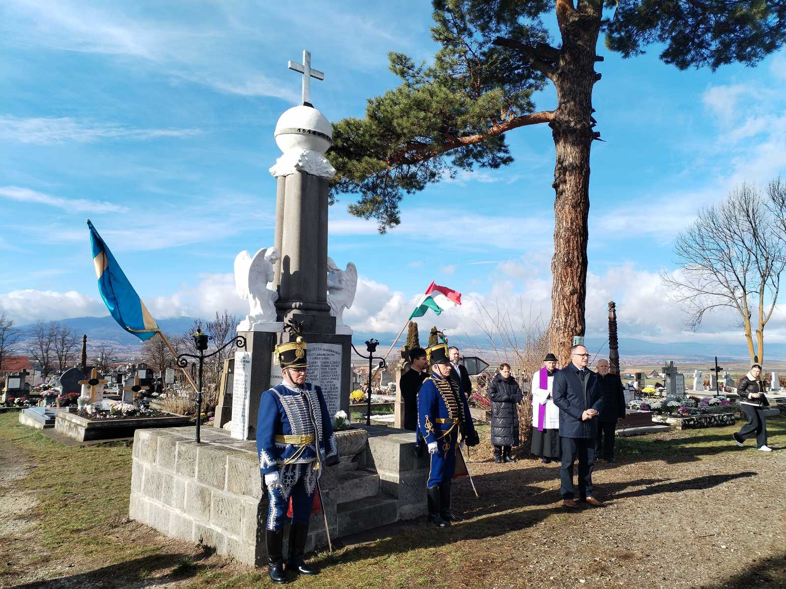 A felújított emlékmű Csobotfalván. | Fotók: F.E.