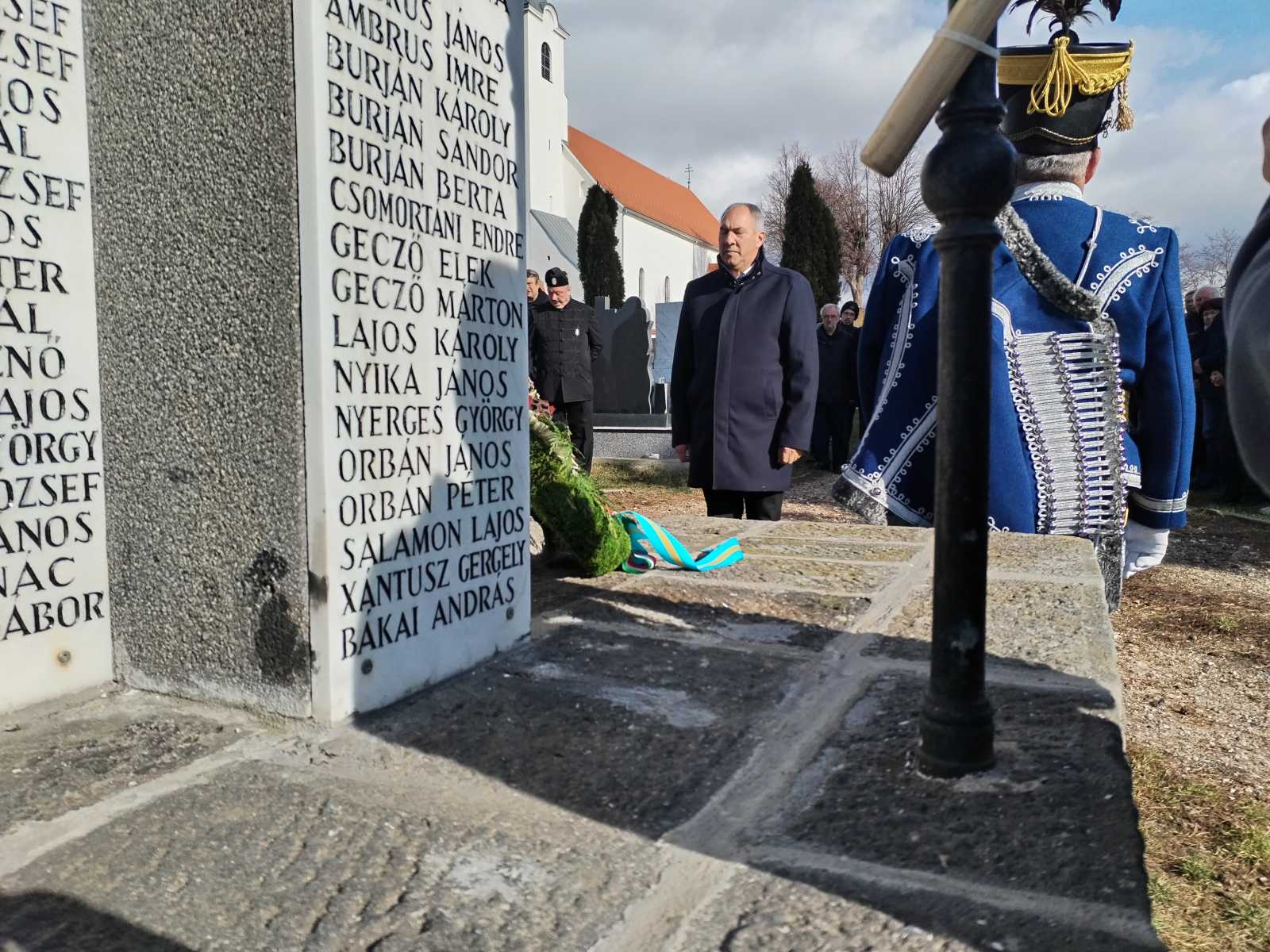 Méltó megemlékezés.