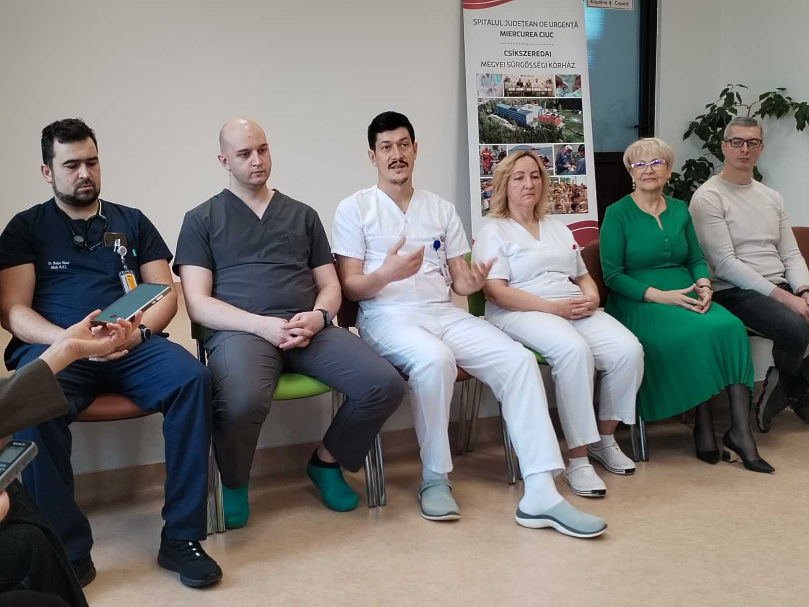 Dr. Mihály István (balról a harmadik) részletesen beszámolt az összetett beavatkozásról. | A szerző felvétele.