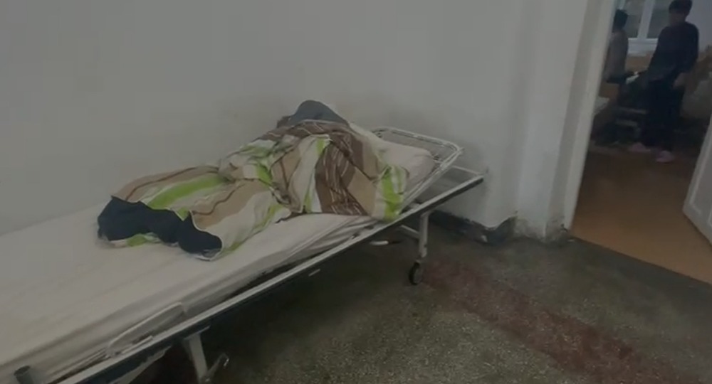 Zsúfolt kórtermek, piszkos ágyak 