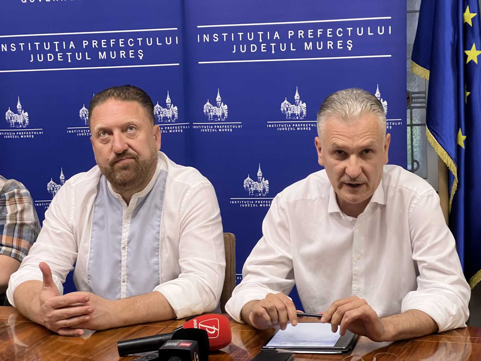 Barabási Antal Szabolcs Maros megyei prefektus és Sipos Levente, az Aquaserv RT. vezérigazgatója | Fotó: Maszol