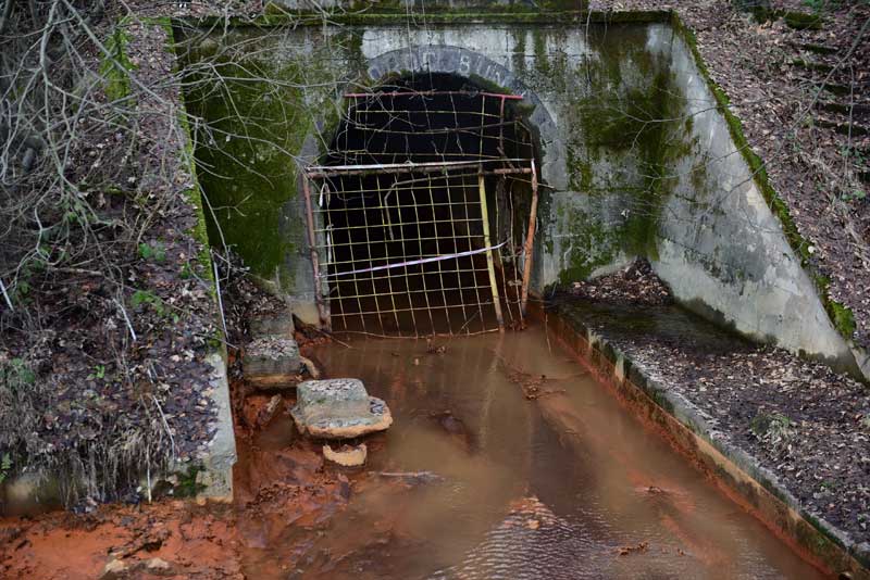 A környezetet szennyezik a bányászat után maradt zagytározók.| Illusztráció. | Archív felvétel: graiul.ro