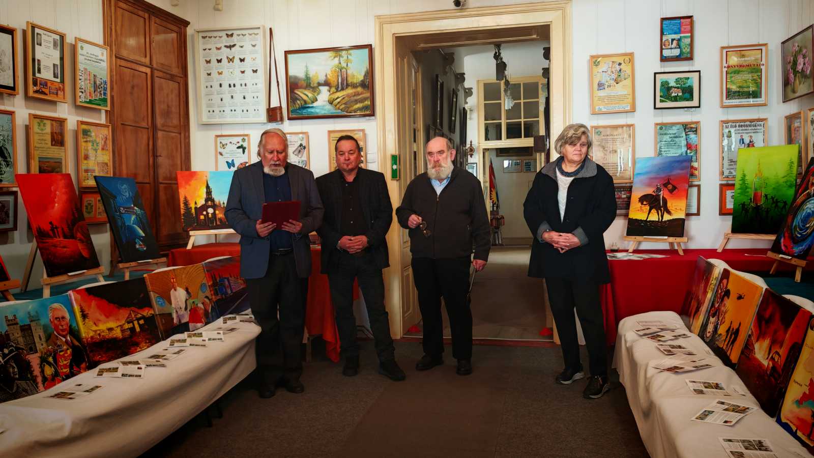 Balról: Iochom István, Miklós István, Beke Ernő és Gáspár Anikó a megnyitón | A szerző felvételei