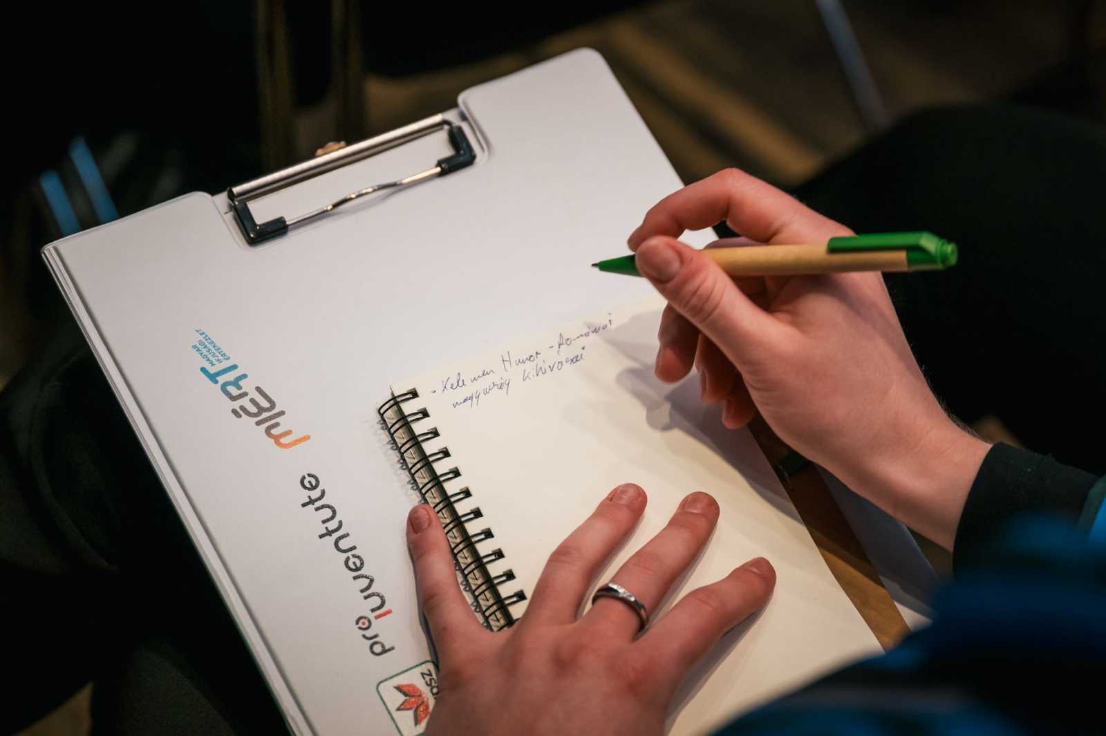 Meghallgatják az embereket Fotó: Kelemen Hunor Facebook oldala