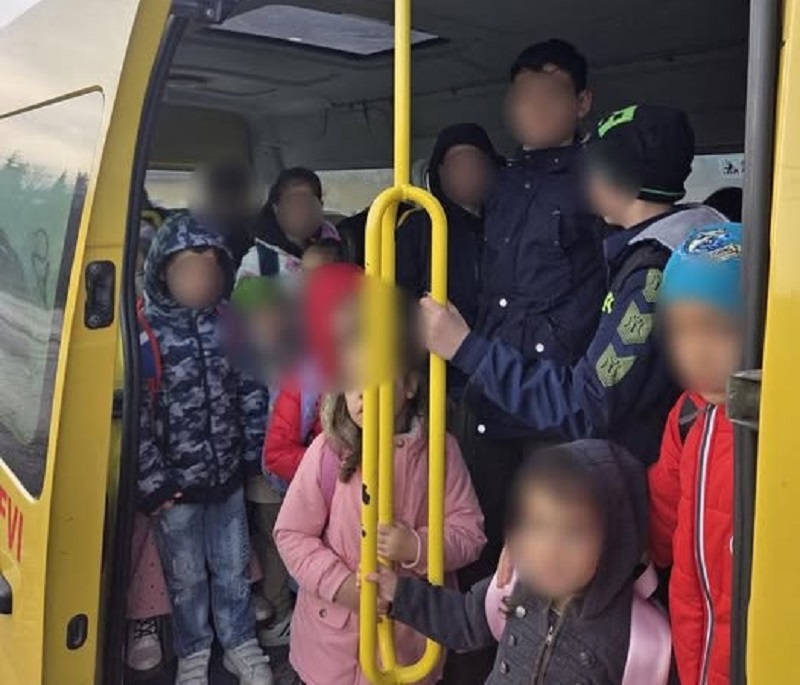 Túl sok volt az utazó diák | Fotó: Román Rendőrség Facebook oldala