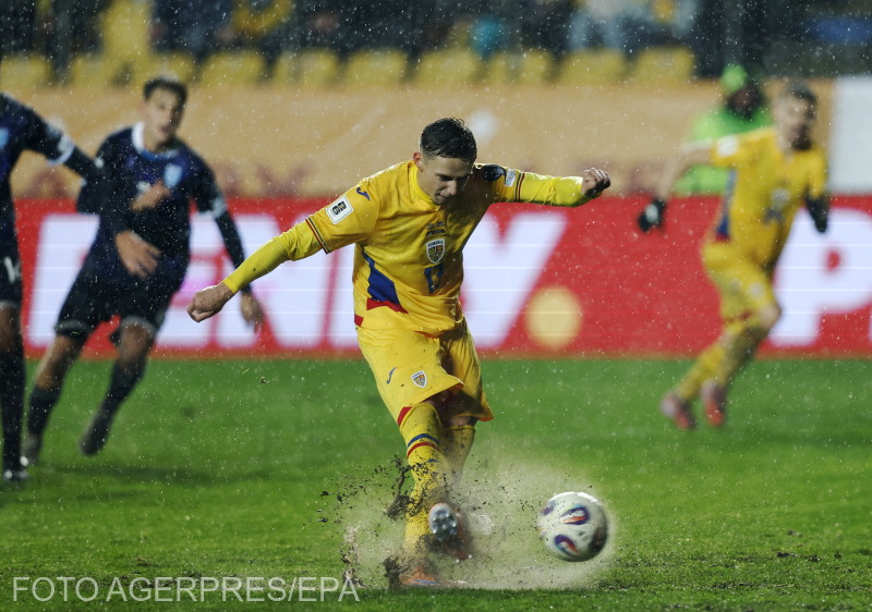 Munteanu büntetőből lőtt gólt San Marino ellen | Fotó: Agerpres