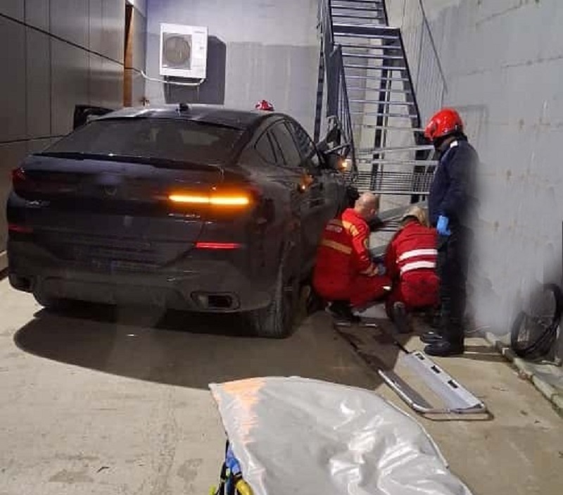 A gázoló sofőr a fék helyett a gázpedálra taposott | Fotó: Bihar Megyei Katasztrófavédelmi Felügyelőség