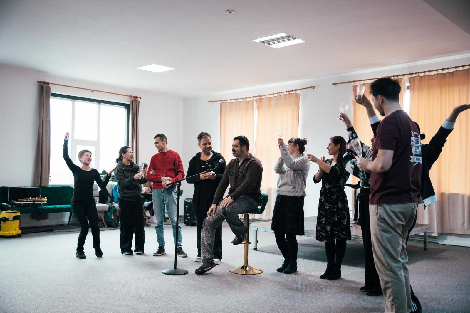 Készülnek a bemutatóra | Fotó: Tomcsa Sándor Színház