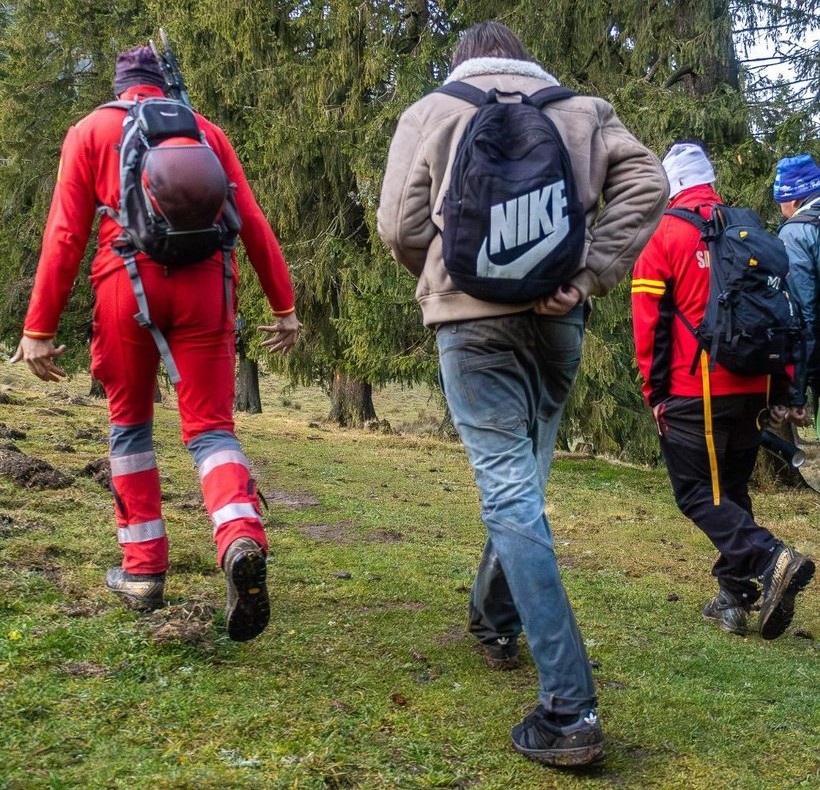 Városi öltözetben indult a hegyre | Fotó: Salvamont Zernyest