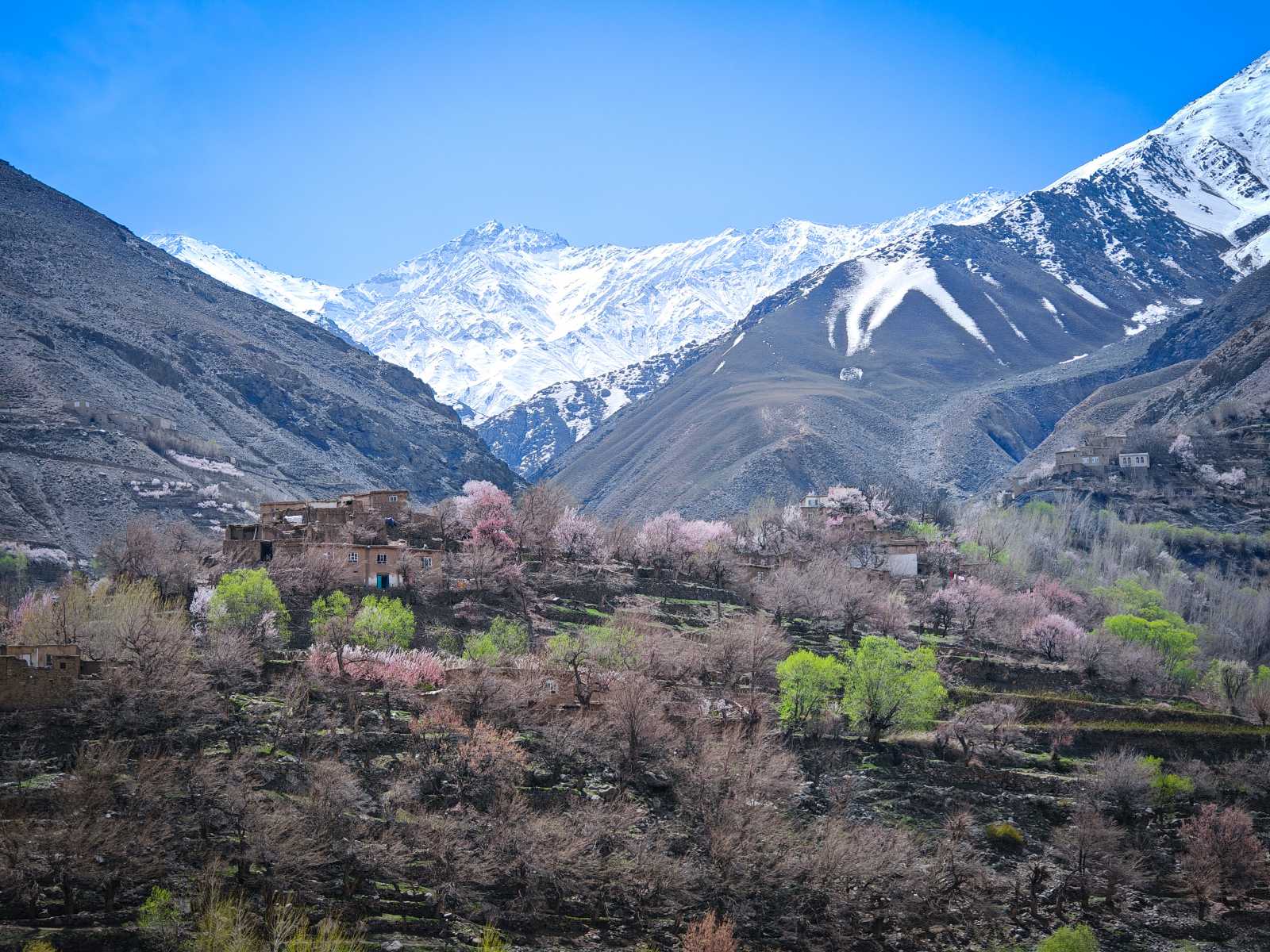 Gyönyörű helyeken tekert.