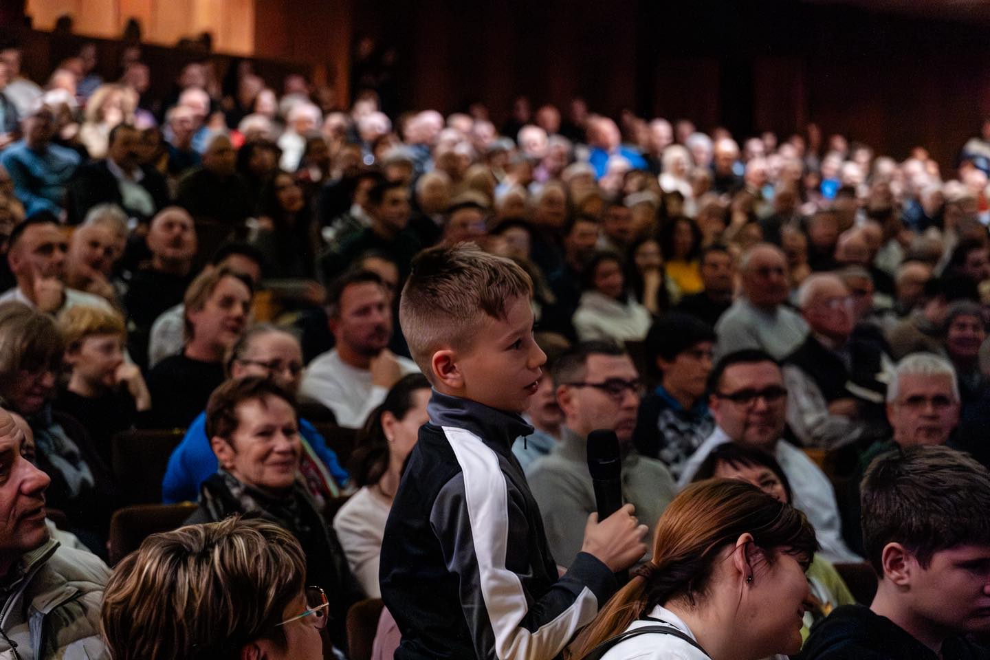 A legfiatalabbak is kíváncsiak voltak.