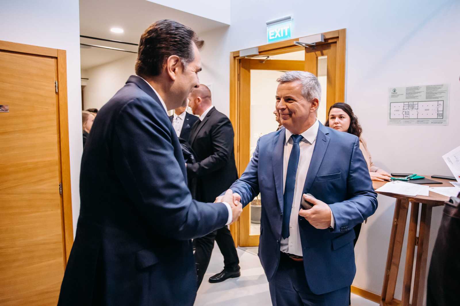 Miklós Zoltán Antal Árpádtól veszi át a stafétát a városi szervezet élén | Fotó: Csulak Zoltán