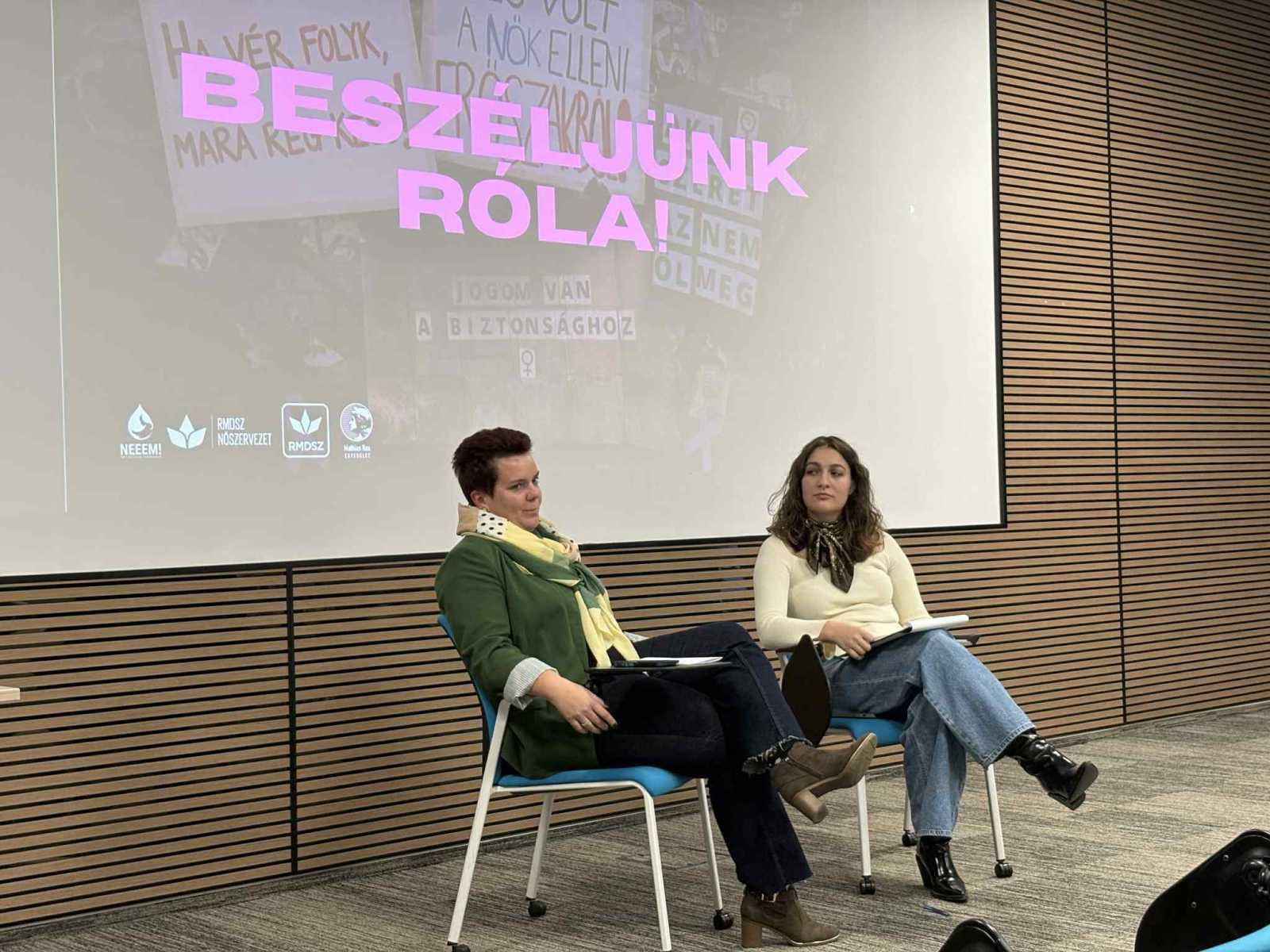 Ferencz Emese szociális munkást Karácsonyi Tímea kérdezte. Fotó: a szerző felvétele