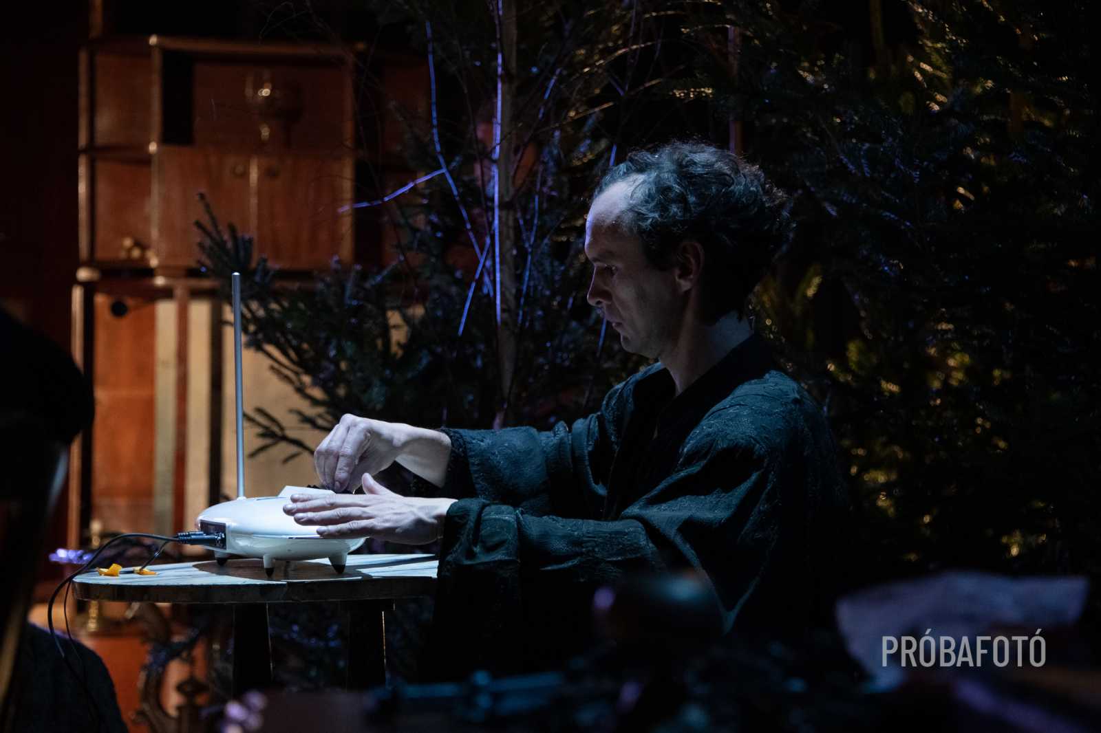 Kifejezetten a sepsiszentgyörgyi színészekre írta a darabot a rendező és egyben szerző. | Fotók forrása: Tamási Áron Színház 