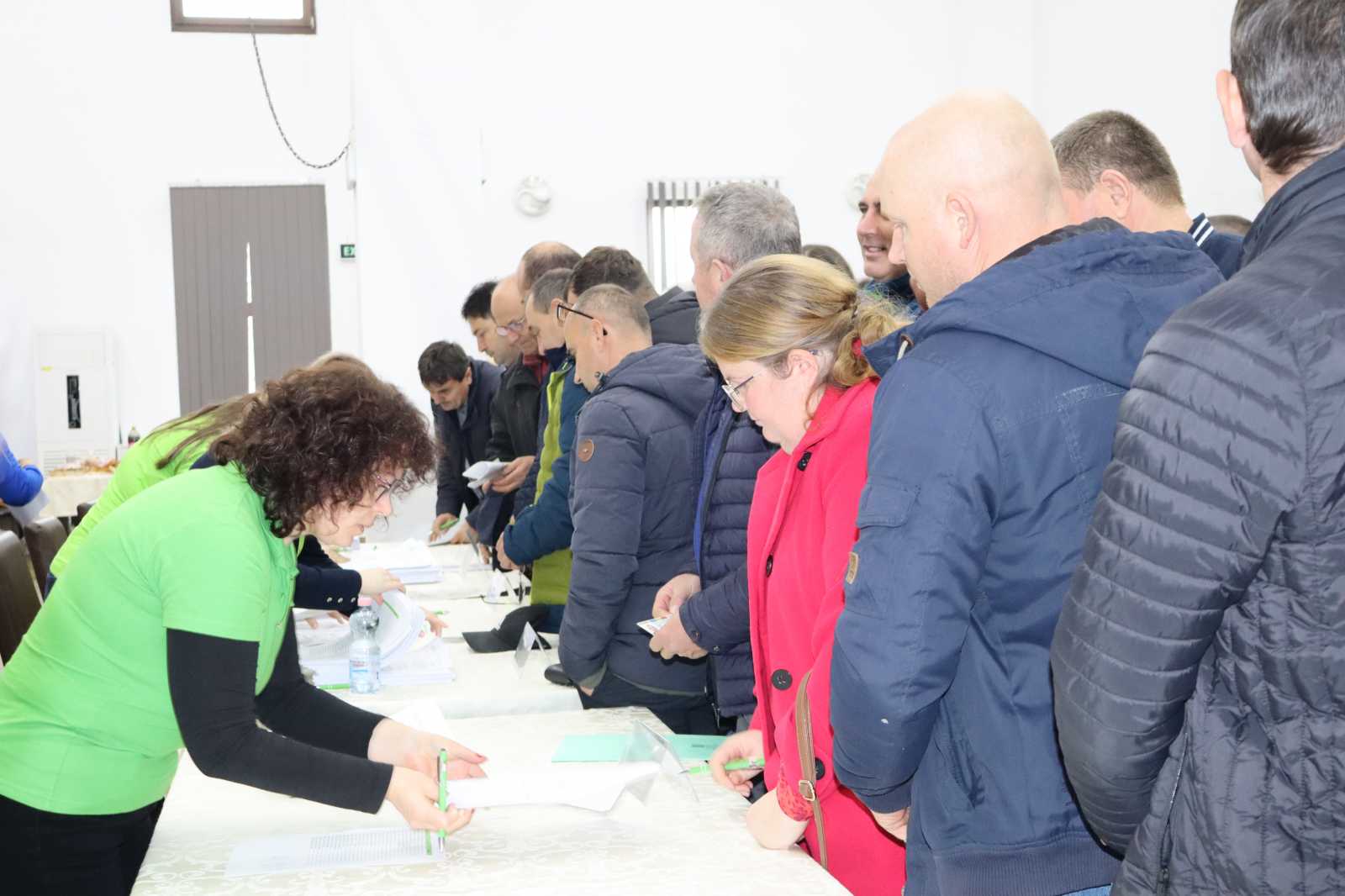 171-en írhattak alá szerződést. | A szerző felvételei