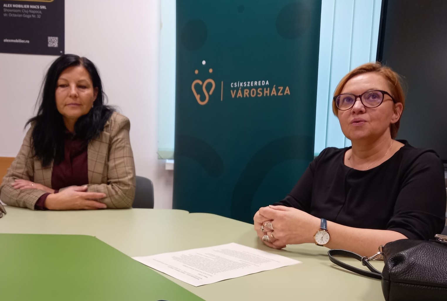 Sógor Enikő (balra) és dr. László Éva (jobbra) ismertette a program részleteit | A szerző felvétele 