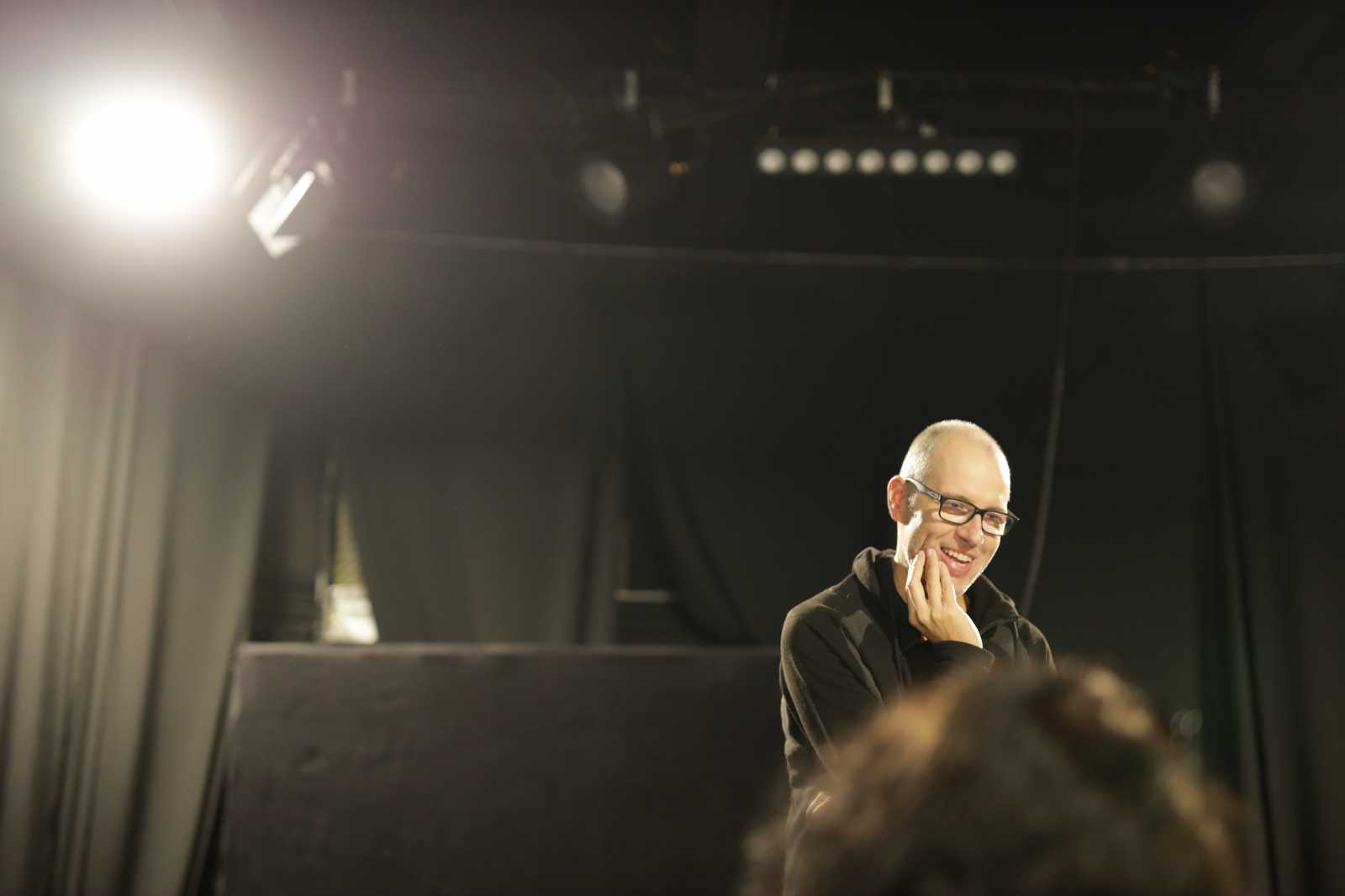 Az előadás rendezője David Schwartz. | Fotó: Csíki Játékszín