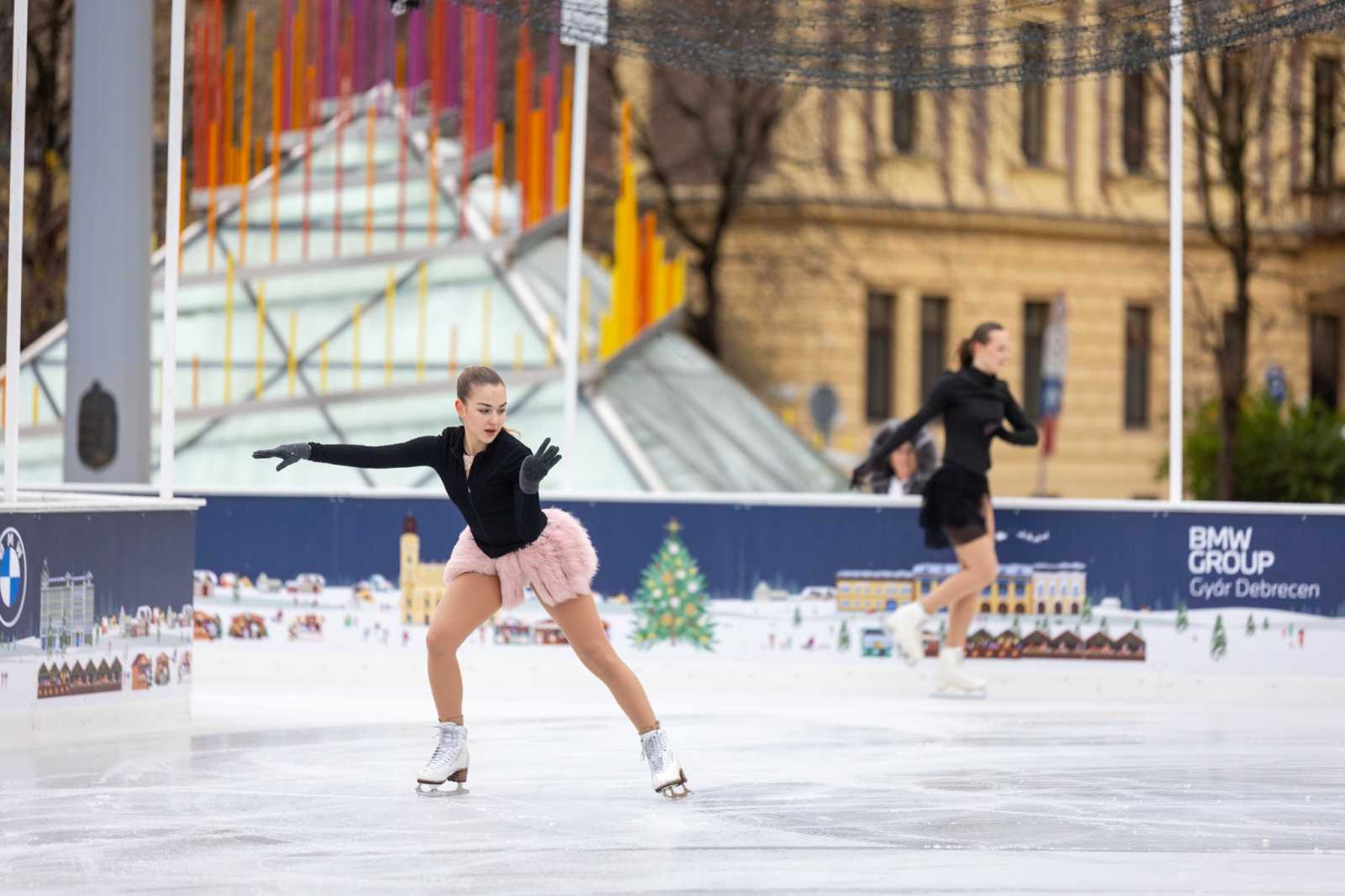 Élvezet siklani a debreceni jégpályán | Fotó: Facebook/Debreceni Advent