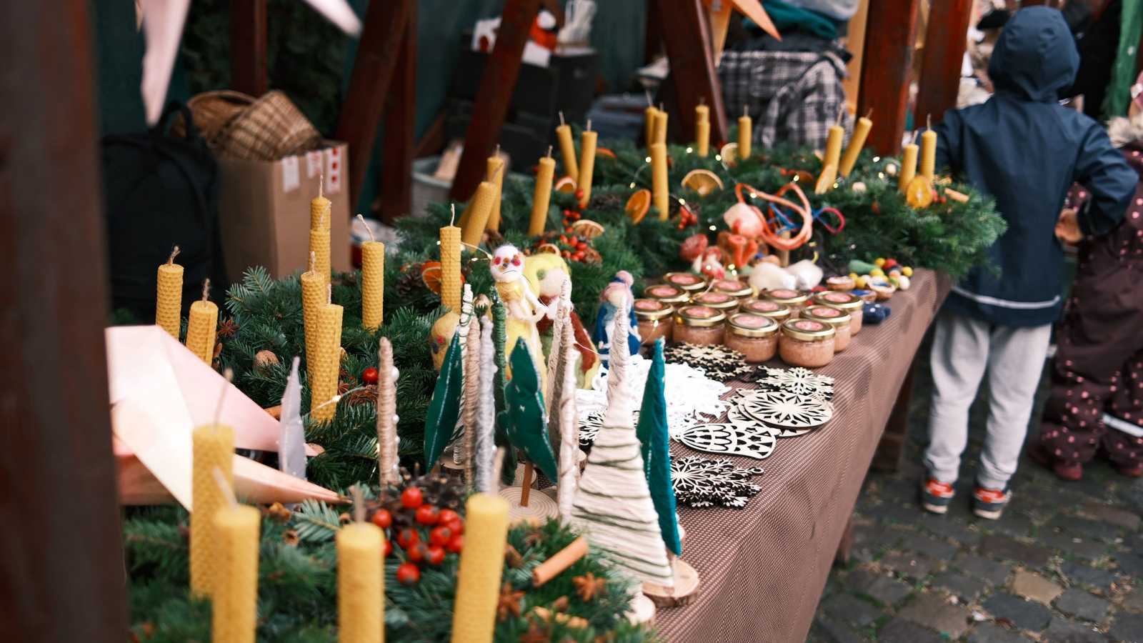 Mindent kapni, ami az ünnepi hangulatot szolgálja. | Fotók: Kézdi Waldorf Egyesület