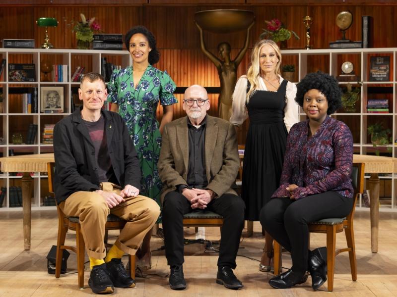 2025-ös Booker-díj zsűrije: (b-j) Chris Power, Kiley Reid, Roddy Doyle, Sarah Jessica Parker és Ayọ̀bámi Adébáyọ̀ l Fotó: David Parry/thebookerprizes.com 