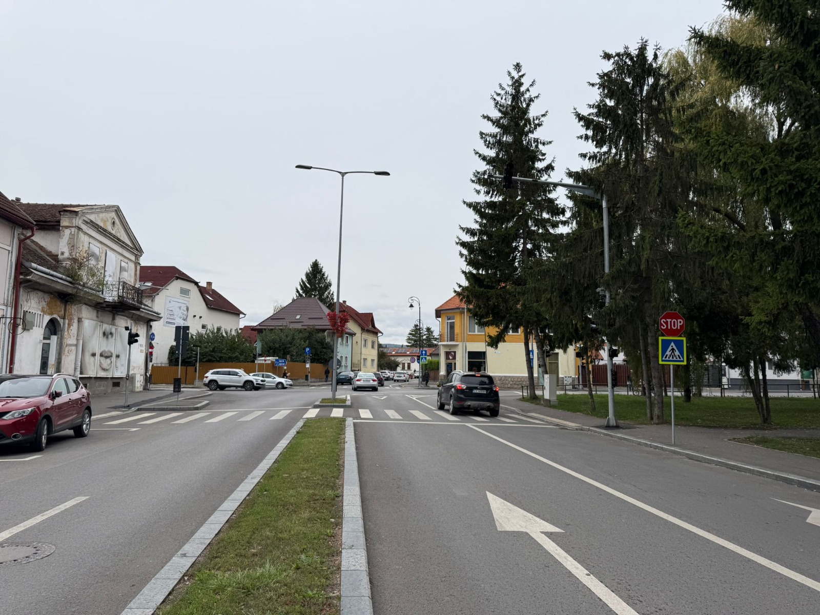 Az új táblákat még nem takarták le, holott még nem érvényesek | Fotó: Sepsiszentgyörgyi Önkormányzat