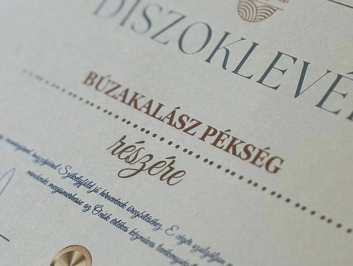 Elismerés. A cégér mellé díszoklevél is jár.