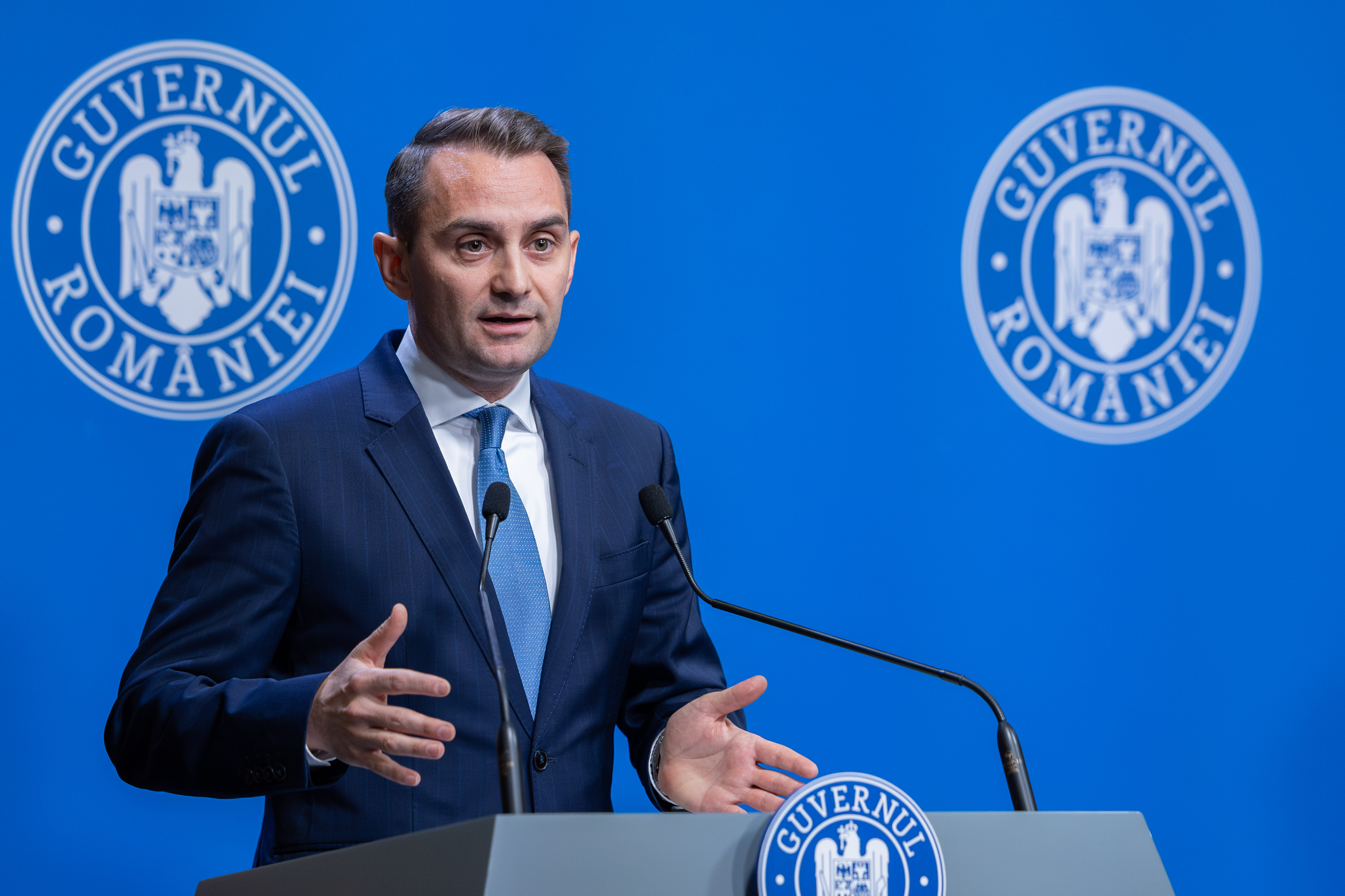 A miniszterelnöki kancellária vezetője szerint előzőleg ajánlatokat kértek a szolgáltatásra a RA-APPS-től, valamint a két romániai gépkocsigyártótól, a Fordtól és a Dacia-Renault-tól Fotó: gov.ro