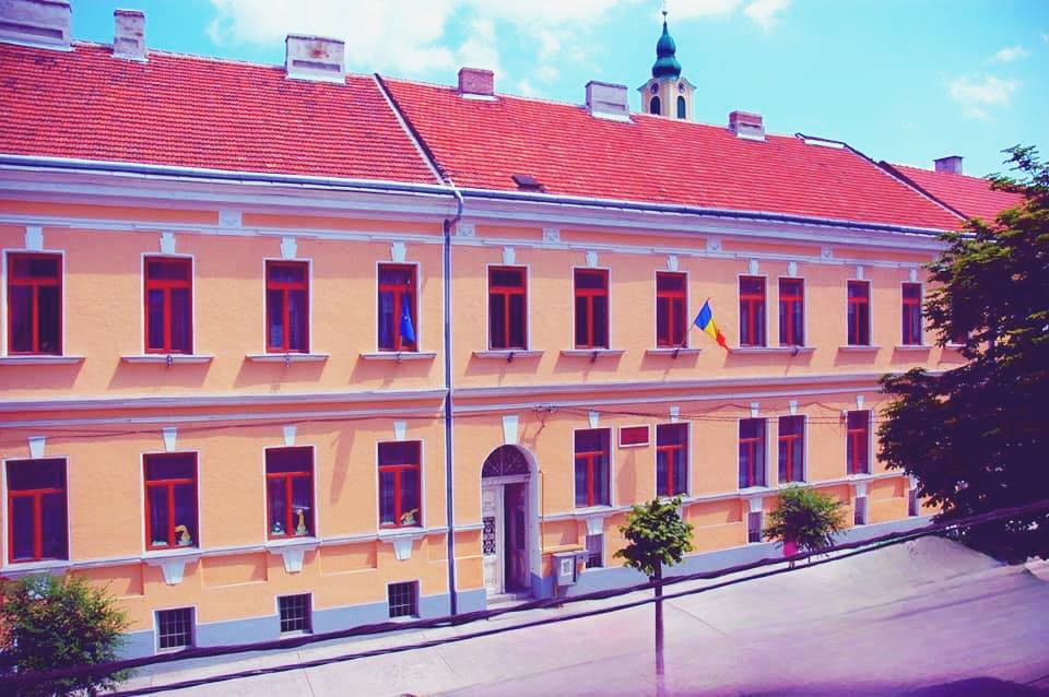 Az épület 120 éve ad otthont az iskolának | Fotó: Báthory István Általános Iskola/Facebook