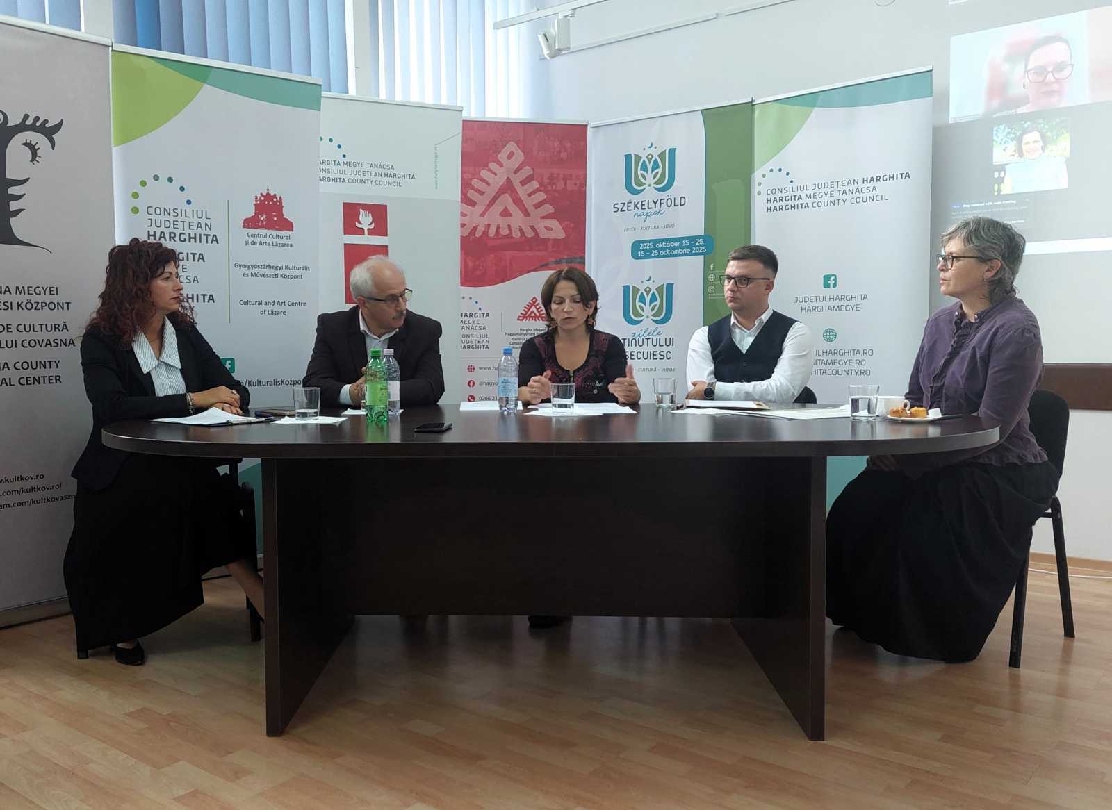 Bartalis Izabella, Kolcsár Béla, Lázok Klára, Bokor Csongor és Ferencz Angéla Székelyudvarhelyen. | Fotó: F.E.