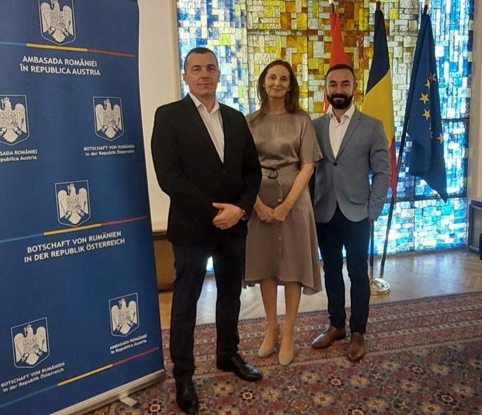 Amza-András Andreával, Románia bécsi nagykövetével. | Fotó: Csíkszeredai Megyei Sürgősségi Kórház Facebook-oldala