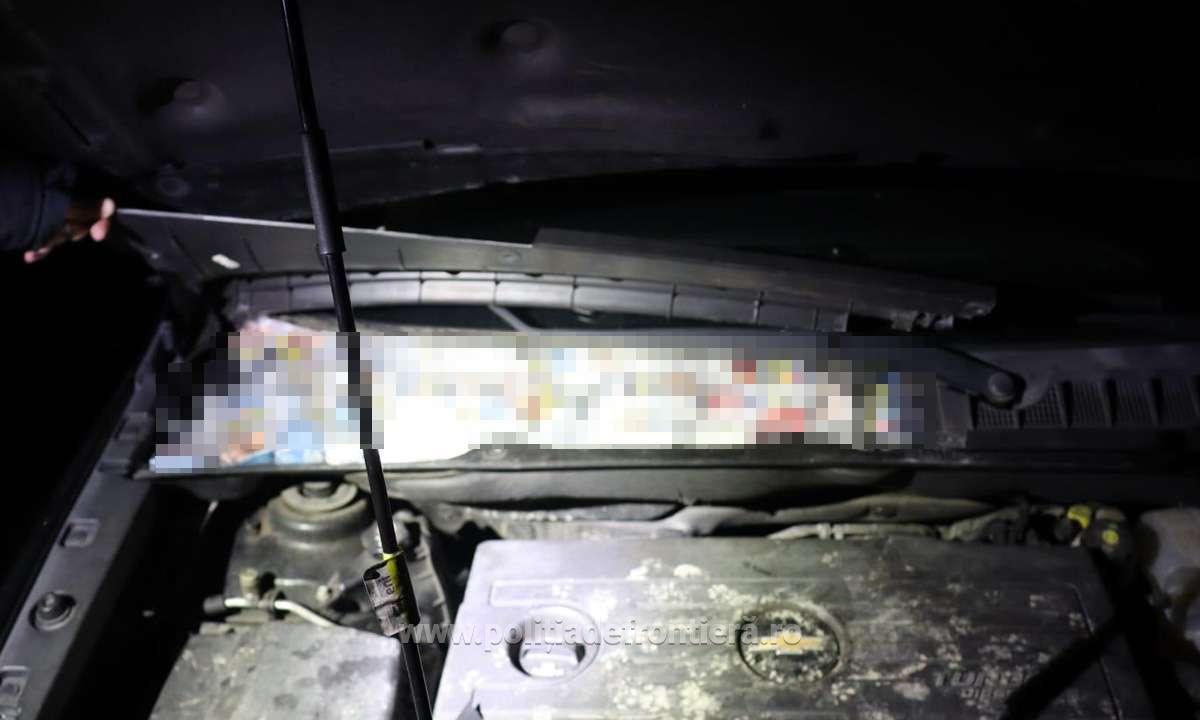 A műszerfalba is került néhány ezer.