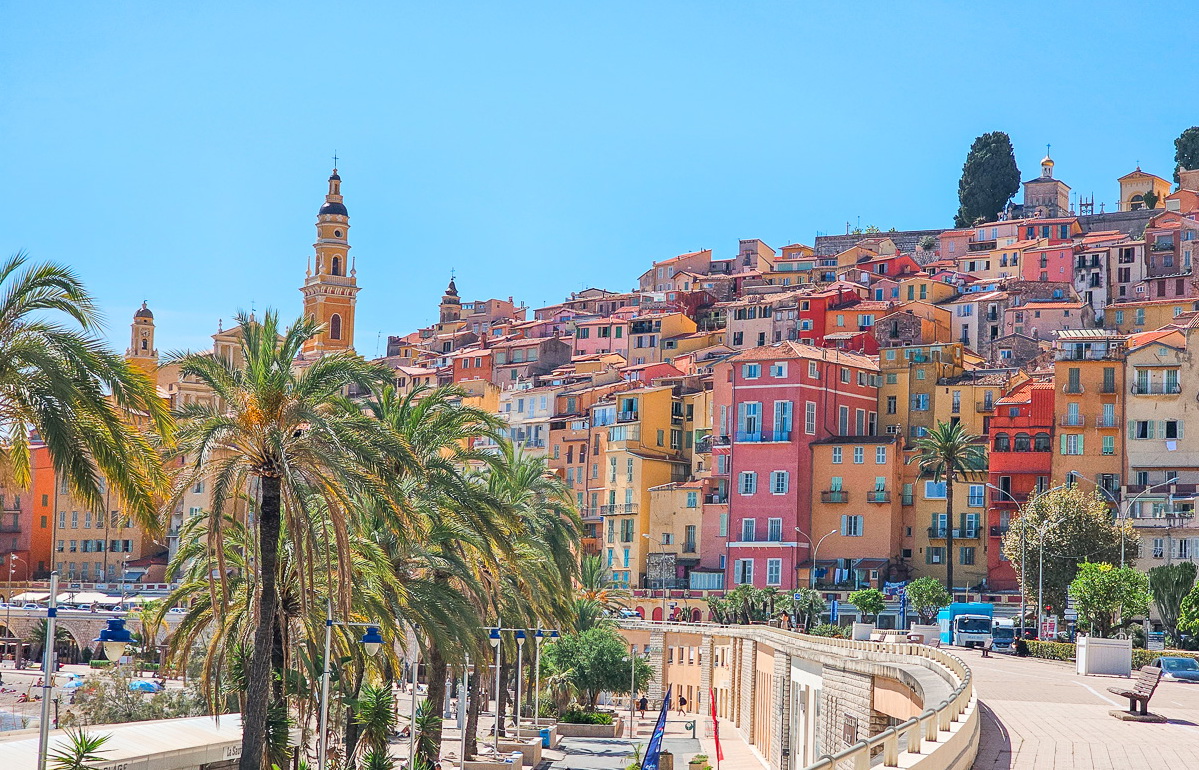 Színes házak, pálmák és mediterrán derű – Menton minden nézőpontból festmény. | A szerző felvételei