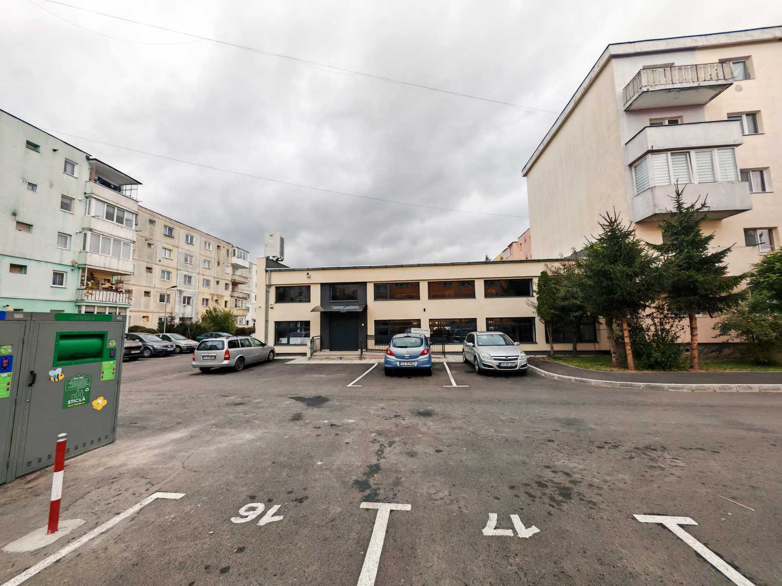 Az épület elkészült, körülötte rendezték a teret is