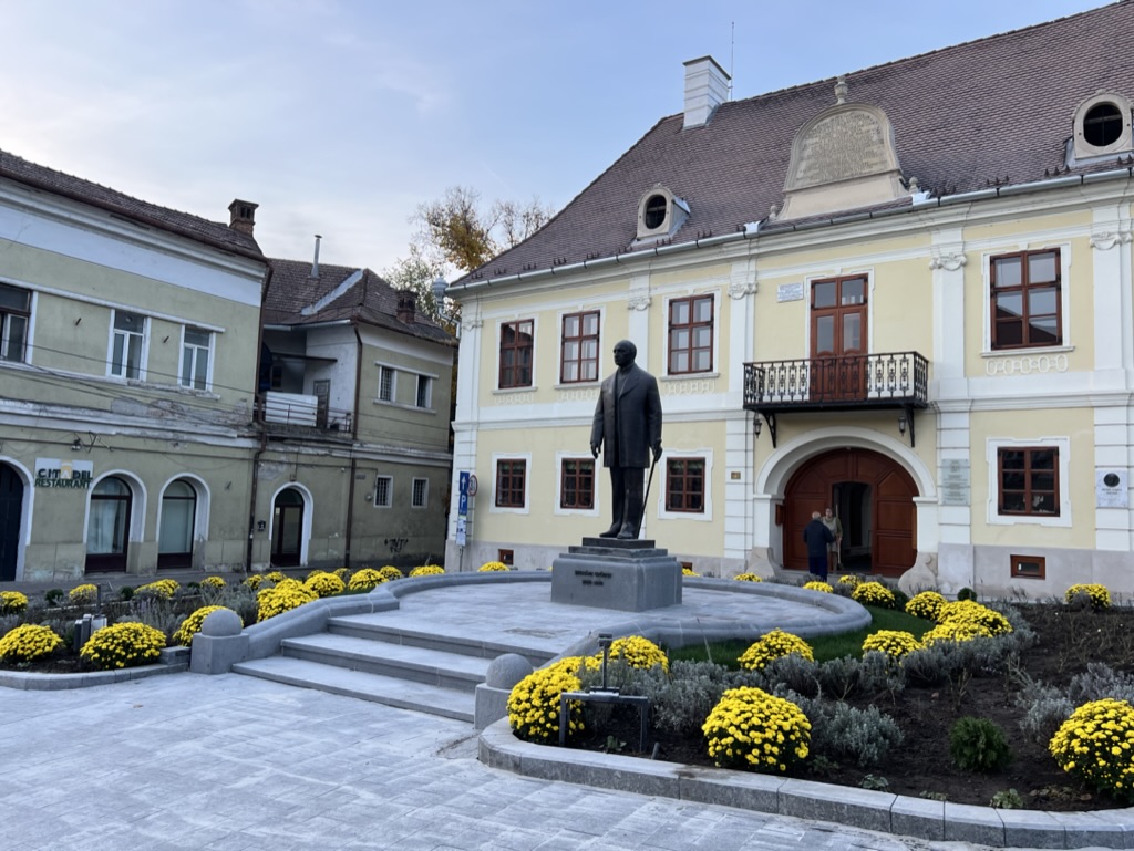 Bernády György szobra Marosvásárhelyen | Fotó: Rákóczi Kinga