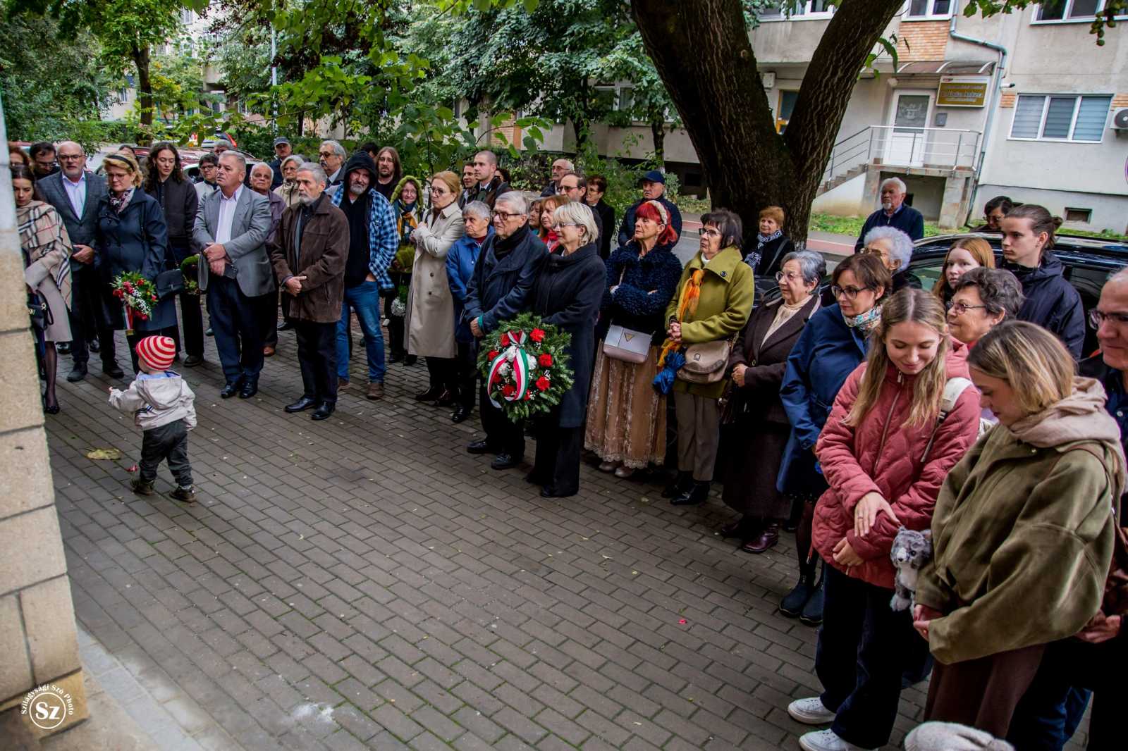 Népes közösség vett részt a leleplezésen | Fotó: Kulcsár Mária